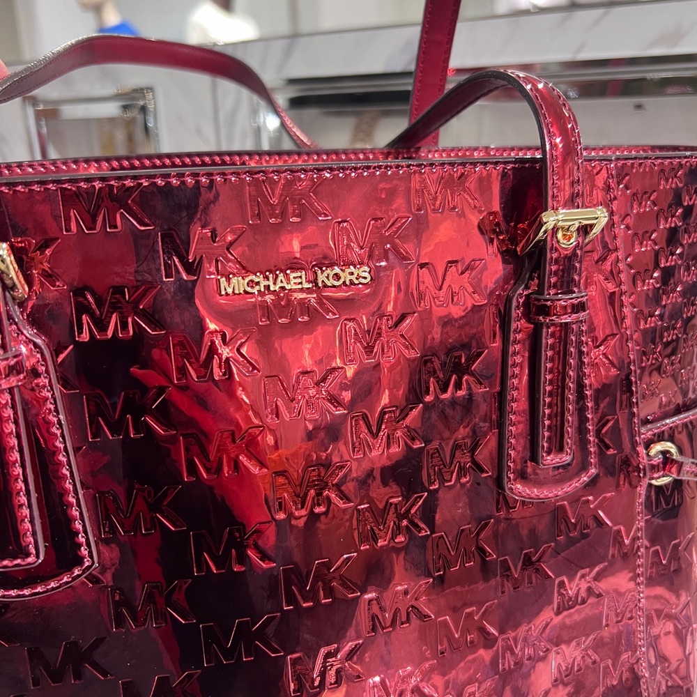 NWT MICHAEL KORS cherry Voyager Large Patent Logo Debossed Tote Bag - Picture 8 of 12